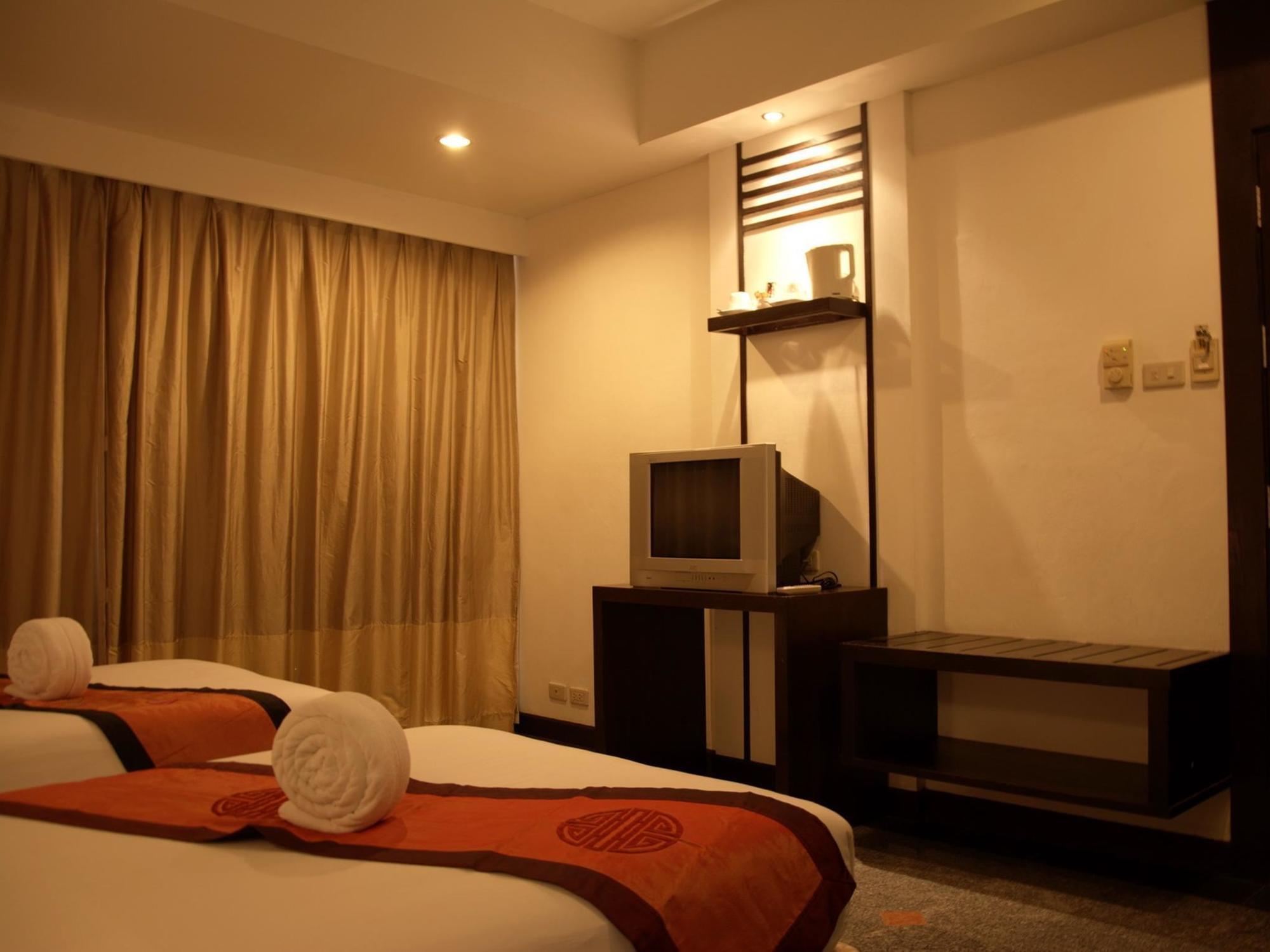 Washington Residence Phuket Bagian luar foto