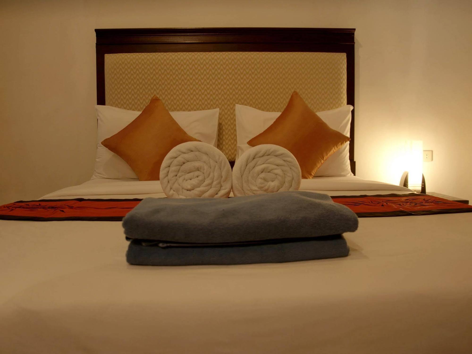 Washington Residence Phuket Bagian luar foto